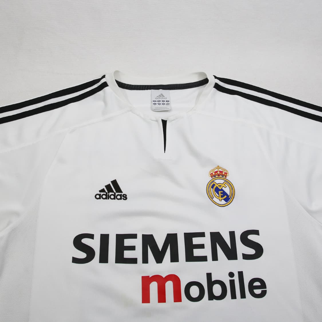 (착용컷) 아디다스 03~04 레알 마드리드 베컴 유니폼 상의 (M) 상품이미지4
