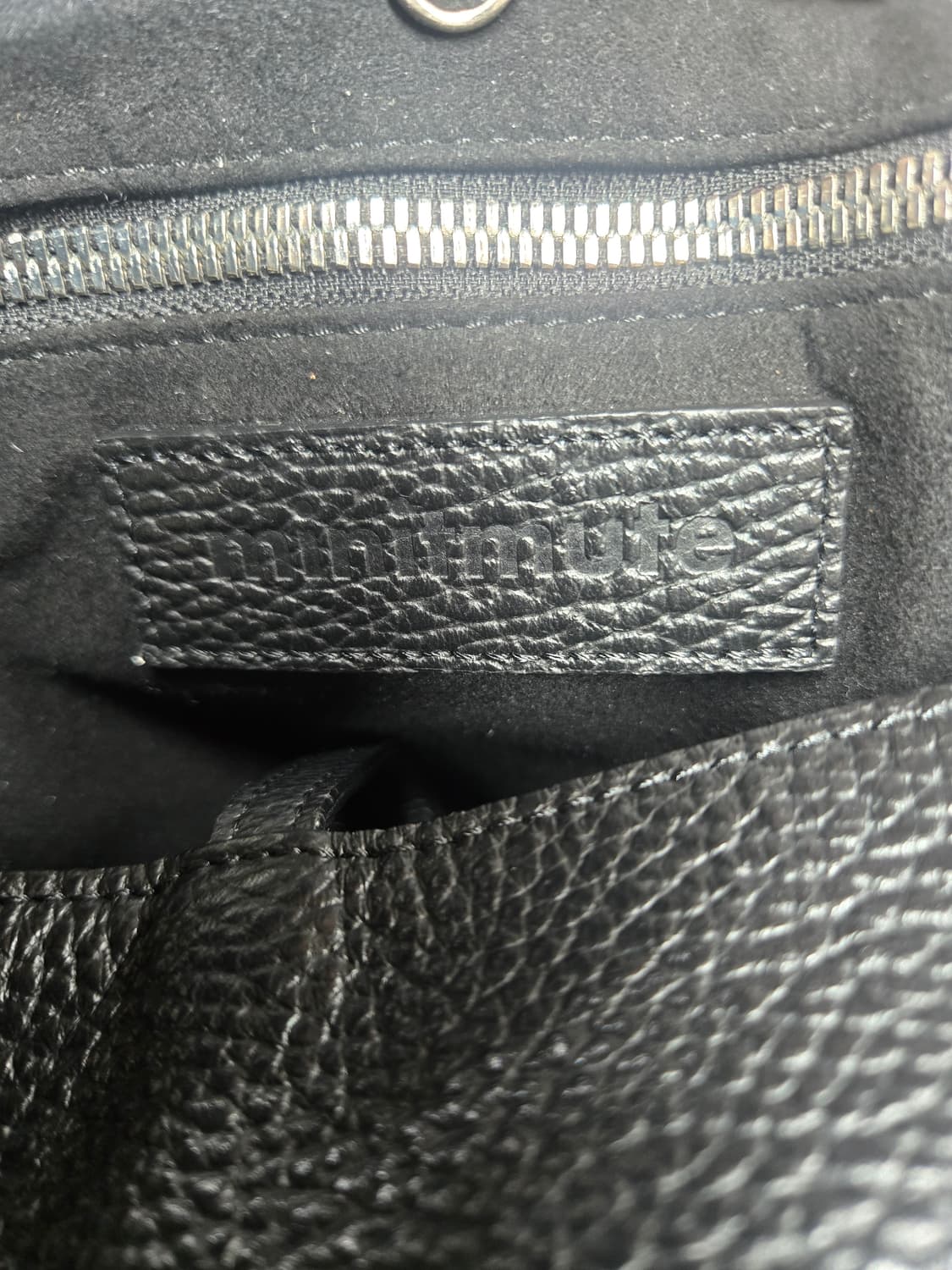 미닛뮤트 페레티백 M 블랙 이탈리안 카우 레더 숄더백 상품이미지7