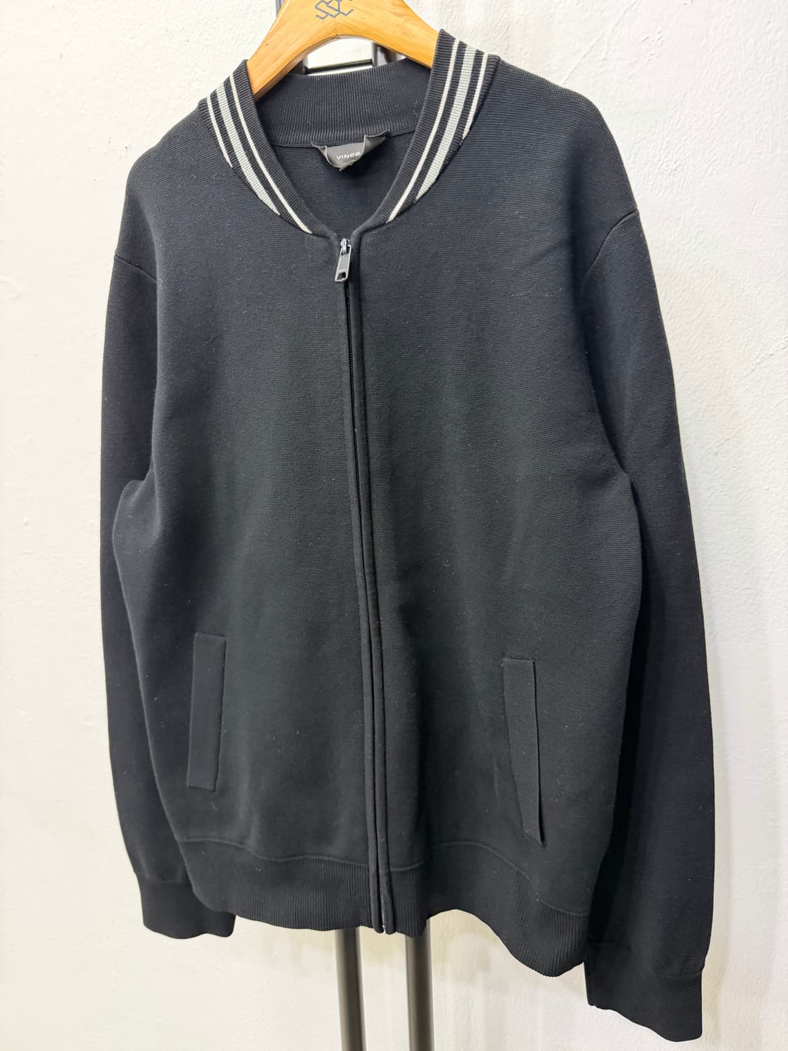 정품) VINCE 빈스 블랙 집업 S 상품이미지3