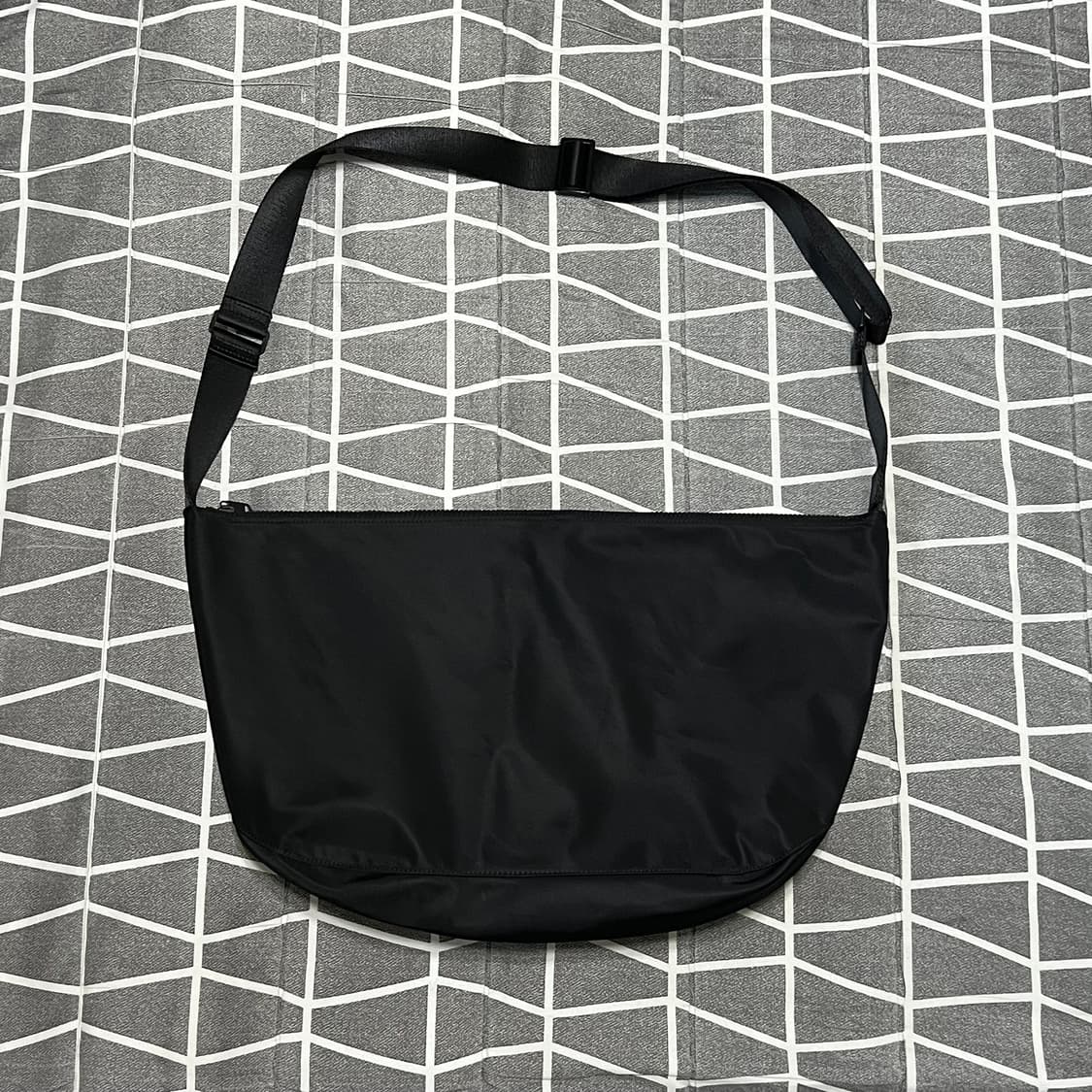 하 아카이브 E‘EN(진진호) 호보백 블랙 상품이미지1