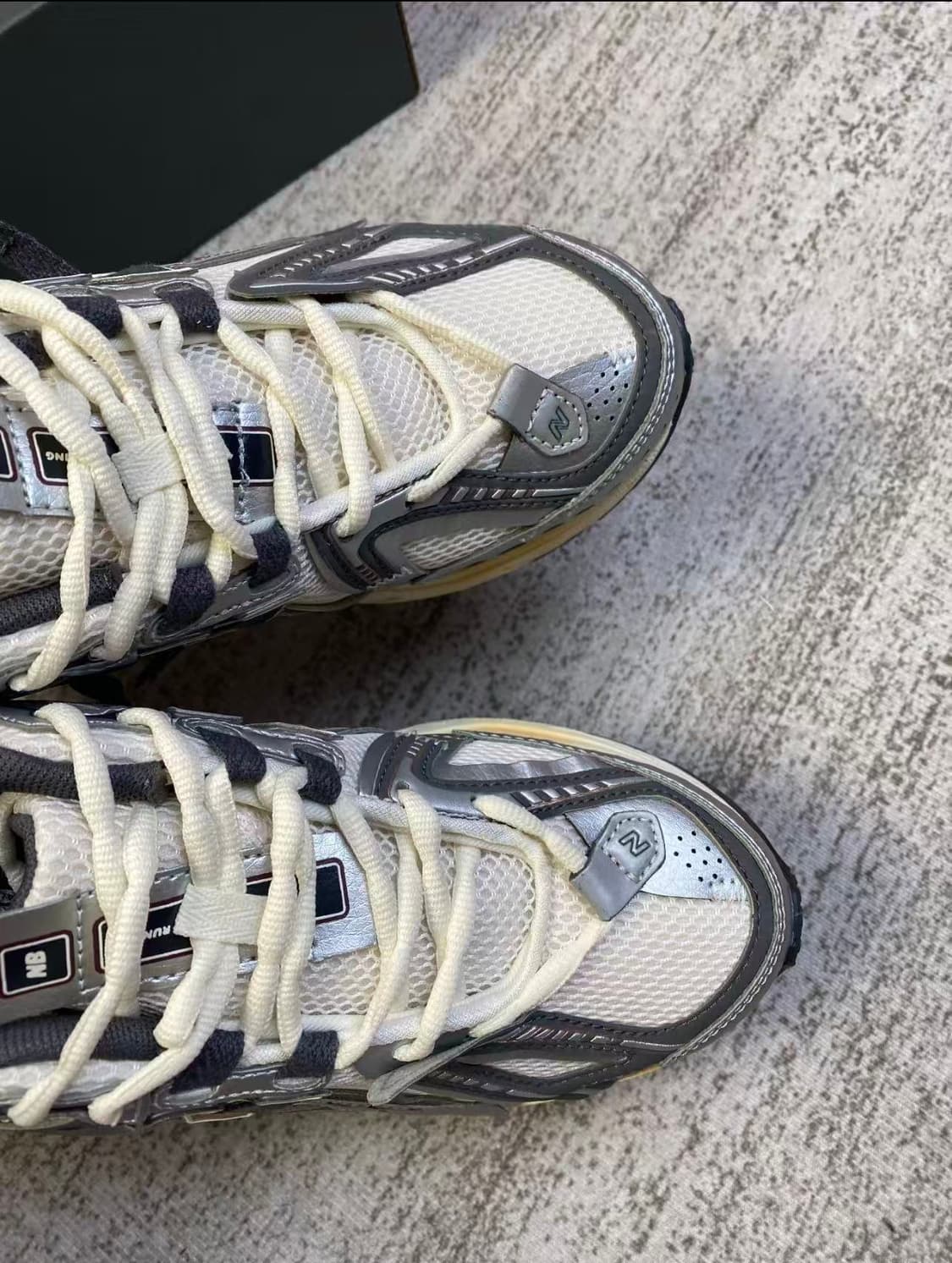 뉴발란스 1906A 실버 메탈릭 캐슬락 상품이미지4