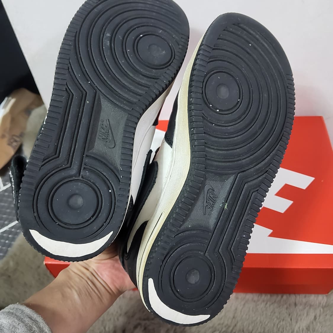 나이키 스투시 에어포스 미드 1 검흰 230 스니커즈 농구화 상품이미지6