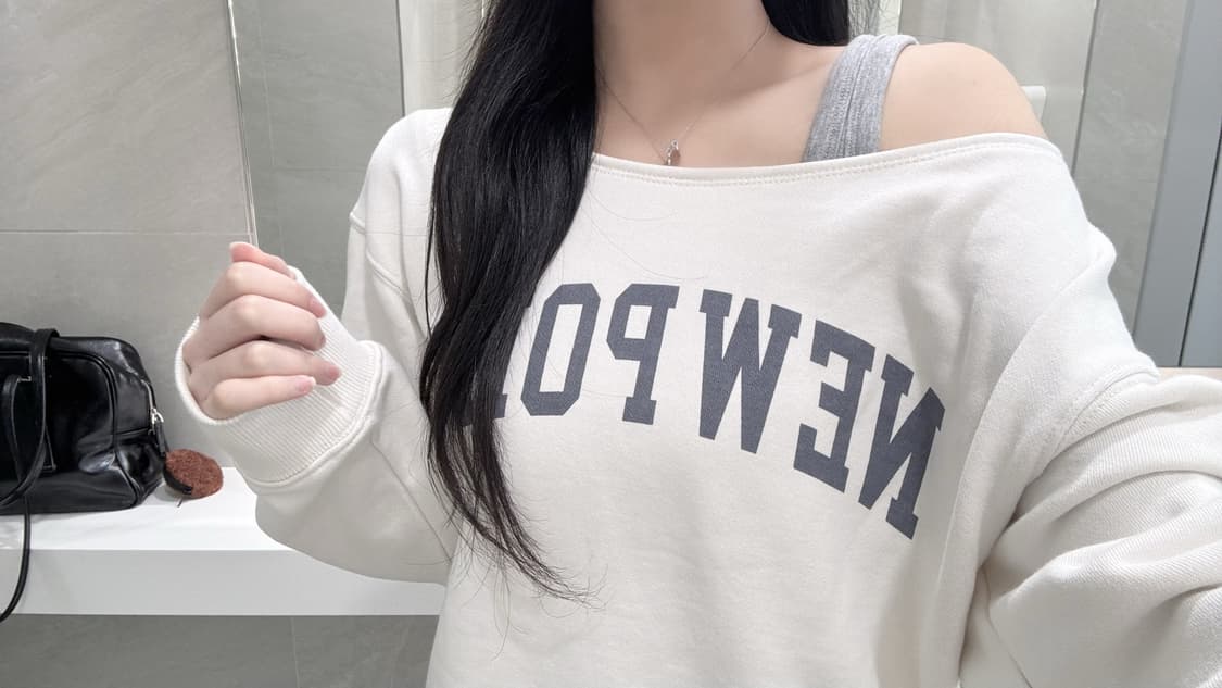 후아유 브랜디멜빌 원오프숄더 맨투맨 상품이미지1