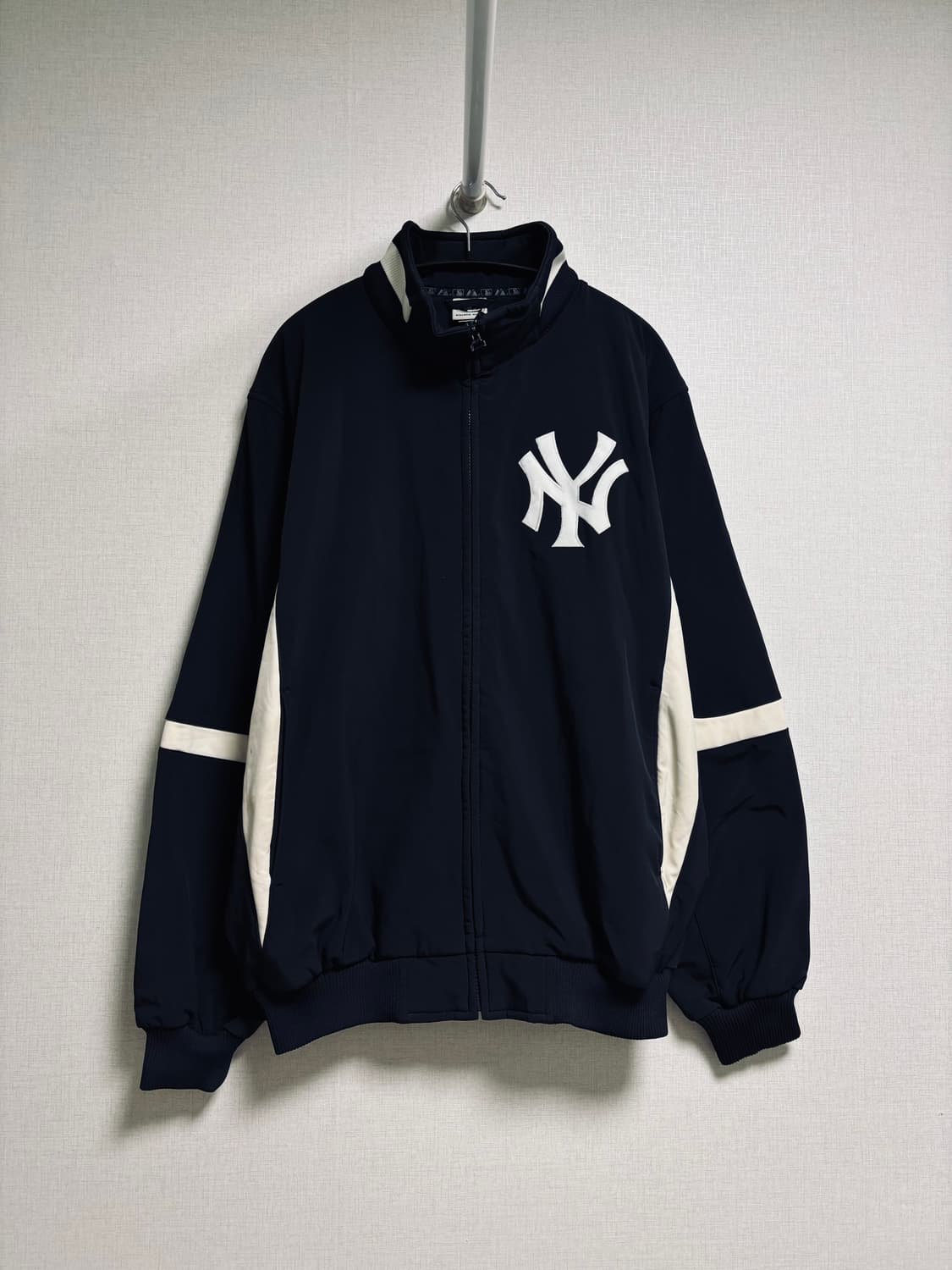 아슬레틱워크 NY 마제스틱 양키스 배색 바람막이 점퍼 상품이미지1