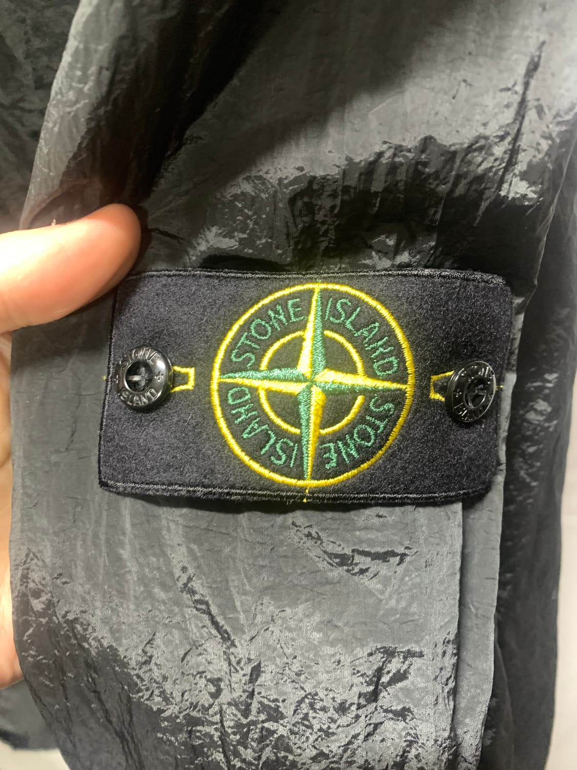 스톤 아일랜드 나일론 메탈 챠콜 색상 아노락 L 판매 상품이미지3