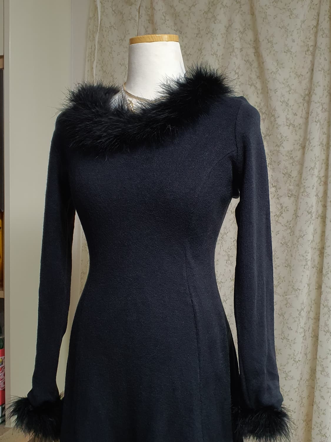 [일본빈티지] 달천깔 블랙 퍼 장식 니트 롱 원피스 상품이미지2