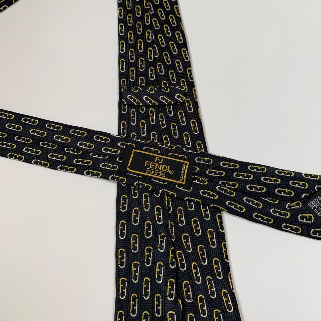 펜디(FENDI) FF모노그램 이태리 100실크 명품넥타이 정장룩코디 상품이미지5