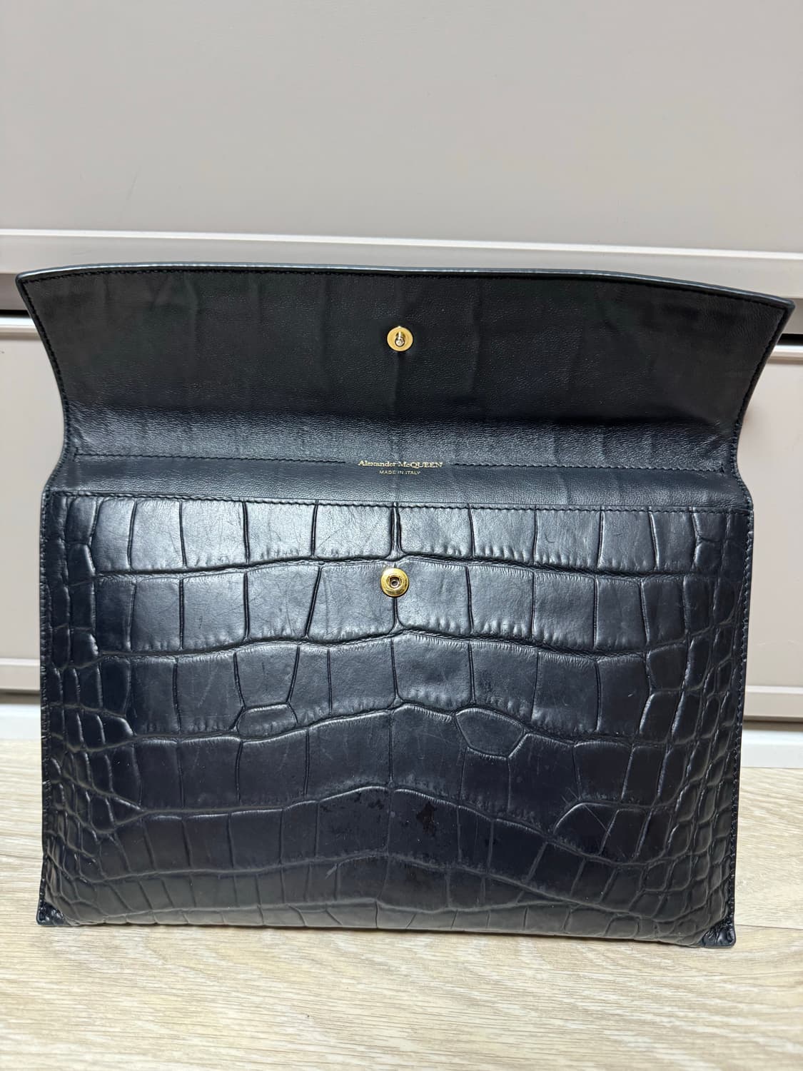 알렉산더 맥퀸 블랙 악어 패턴 클러치 상품이미지1