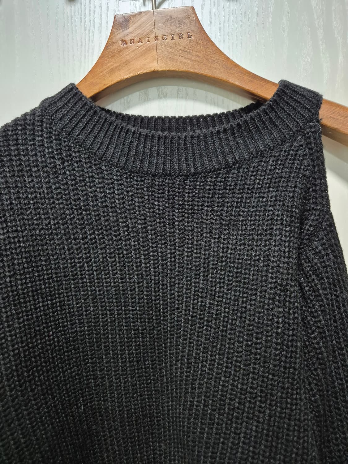 컷아웃 크롭 니트 블랙 상품이미지2