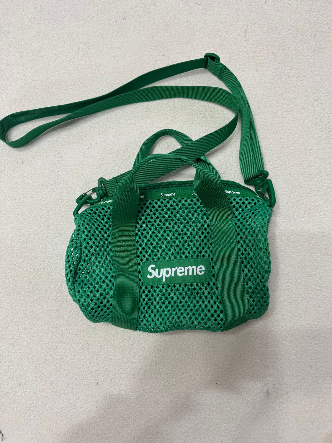 슈프림 메쉬 미니 더플백 그린 - 23SS 상품이미지1