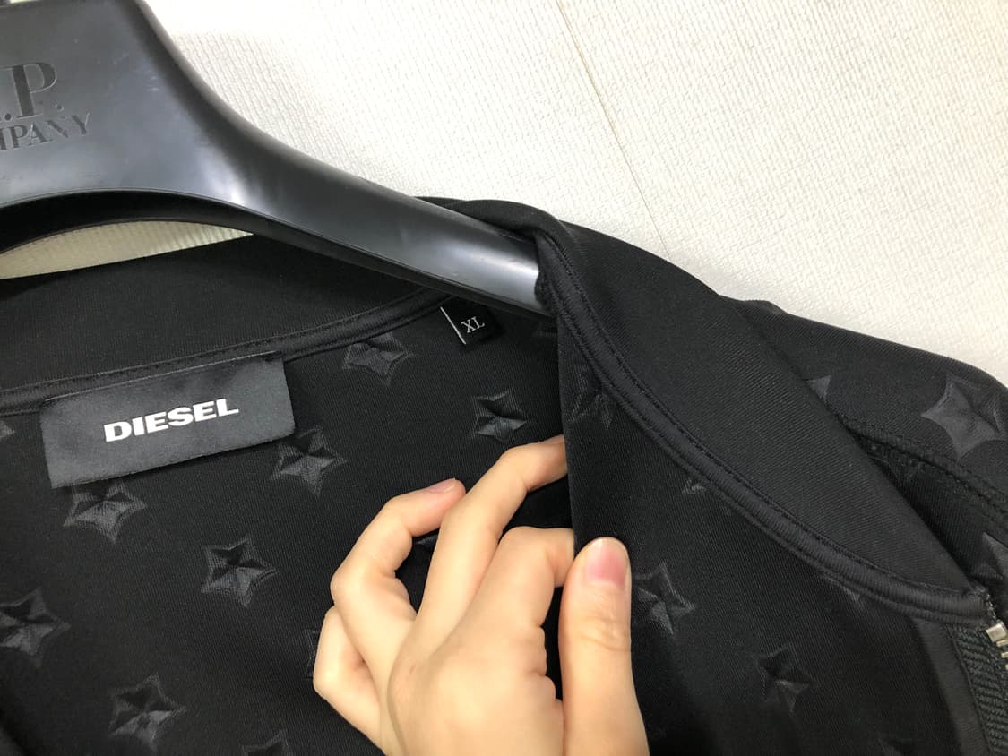 DIESEL 디젤 남성 입체 별 패턴 폴리 스판 봄버자켓 트랙탑 _ 블랙 상품이미지8