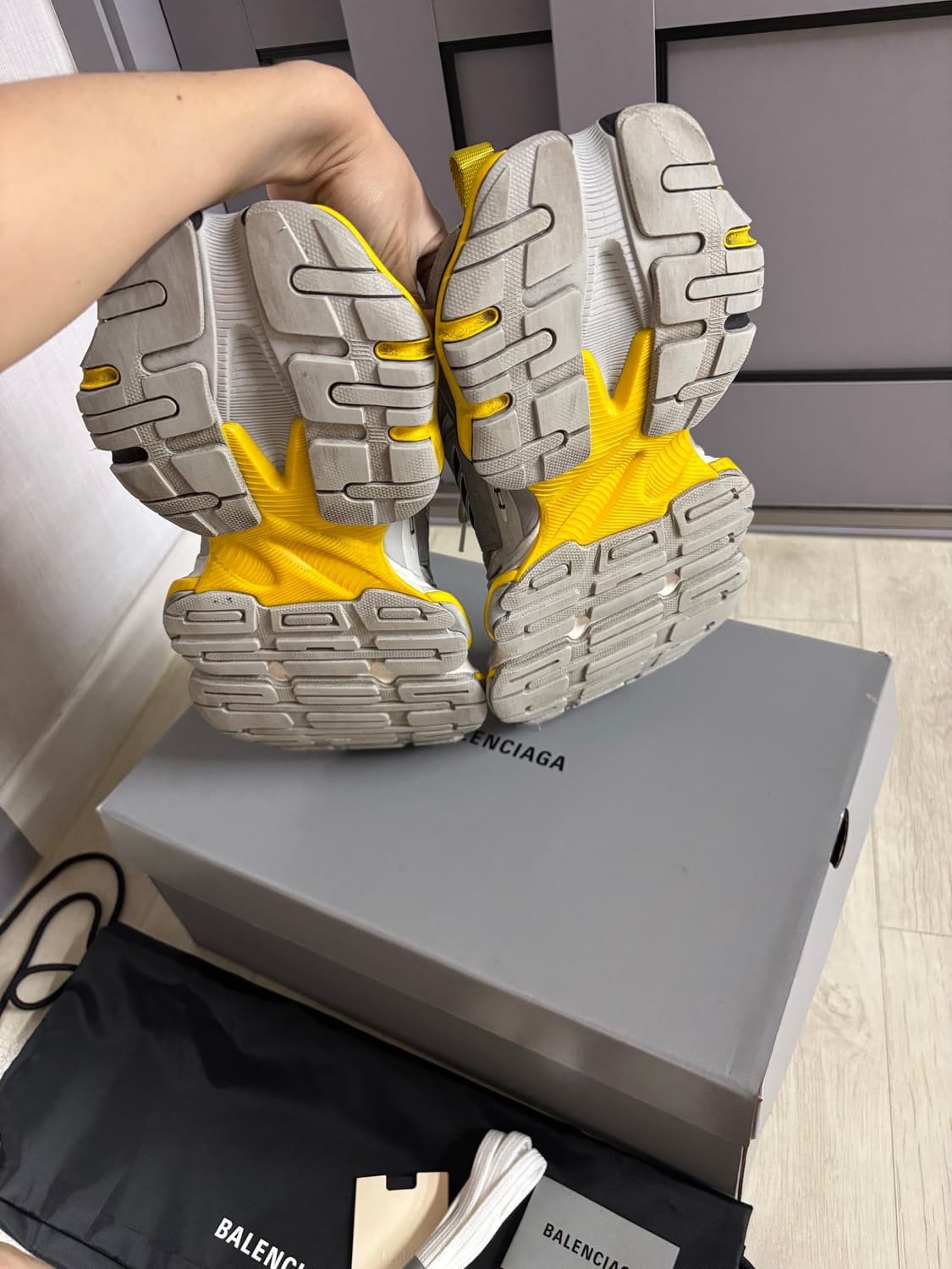 발렌시아가 카고 스니커즈 런웨이 엘로우 42사이즈 상품이미지4