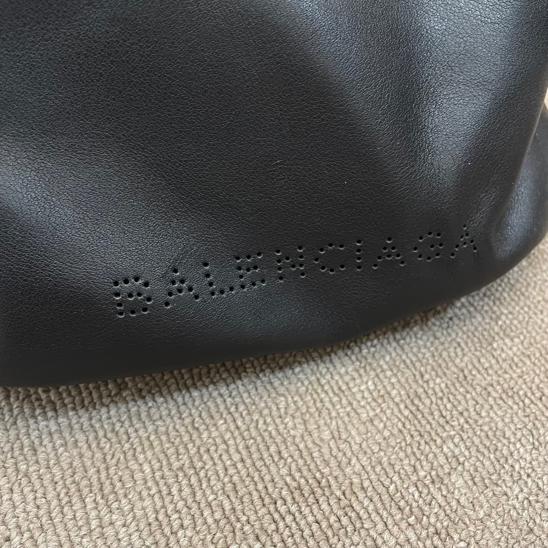 BALENCIAGA 발렌시아가 레더 벨트 바디백  상품이미지2