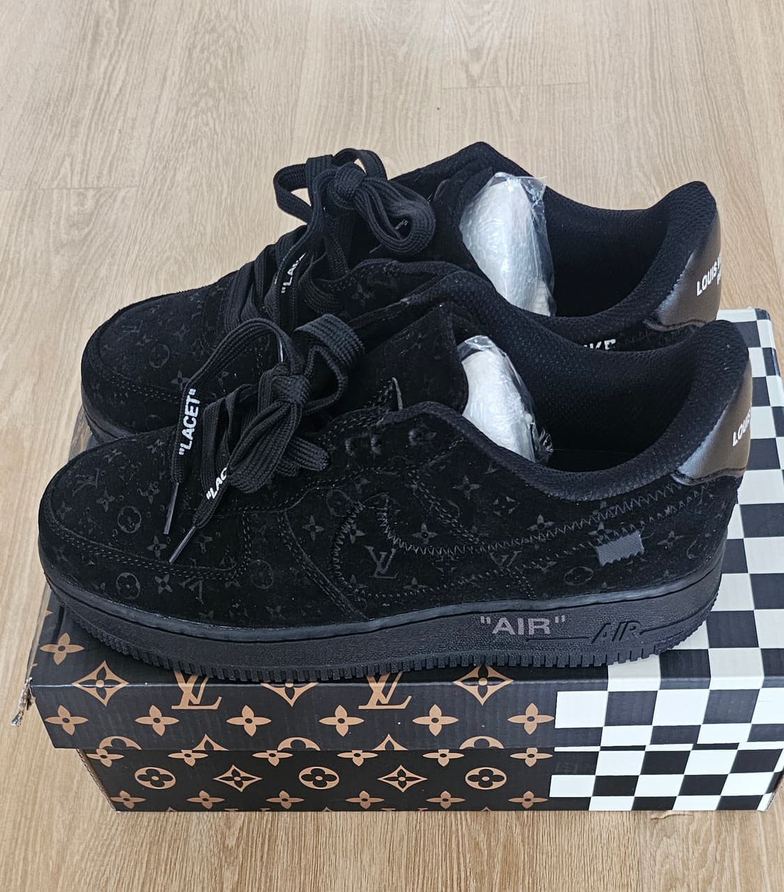 루이비통 나이키 에어 포스1 로우바이버질아블로260사이즈새상품미개봉 상품이미지1