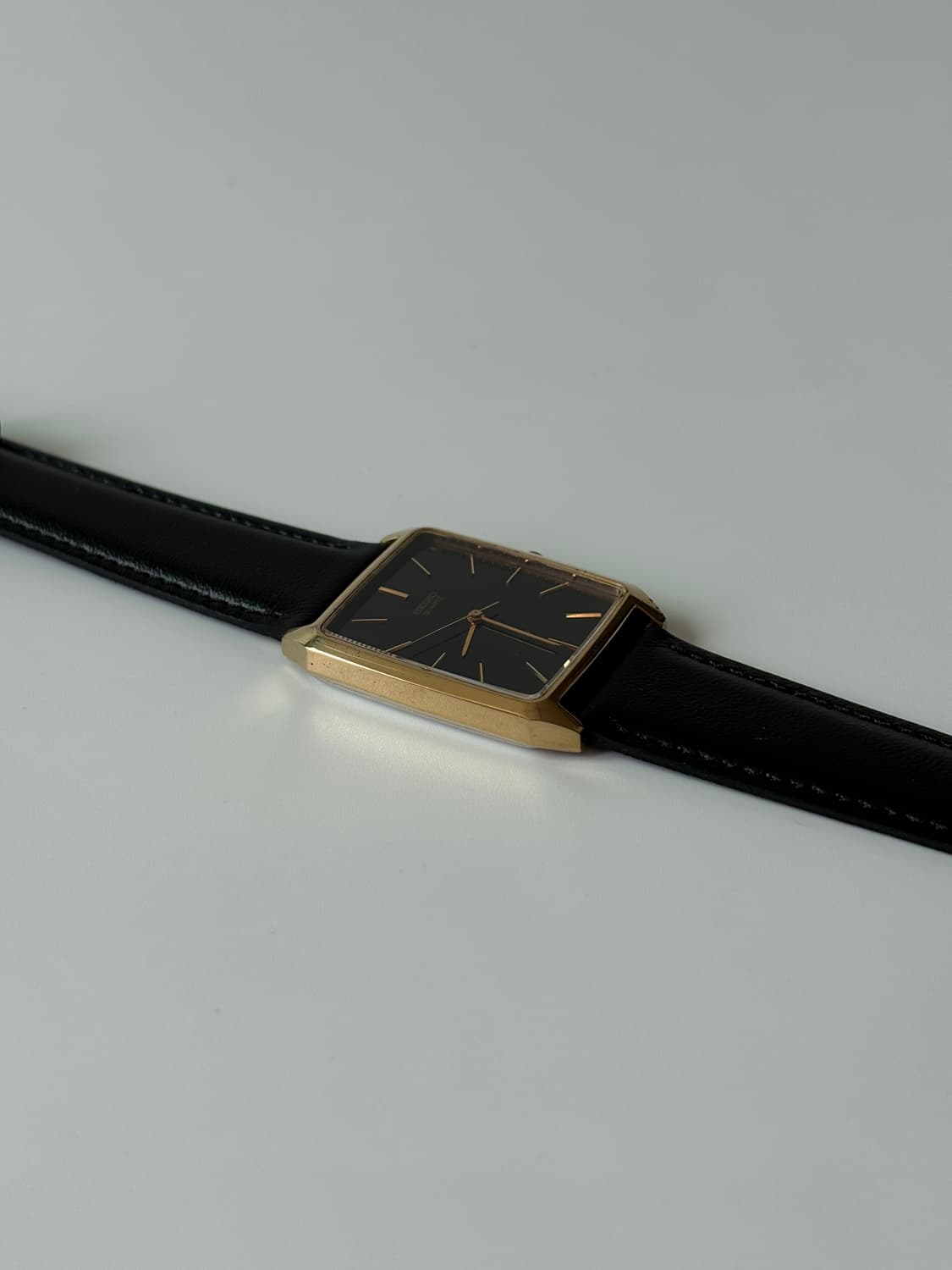 세이코 1980년대 Chariot 블랙 다이얼 골드 탱크 쿼츠 남성 상품이미지4