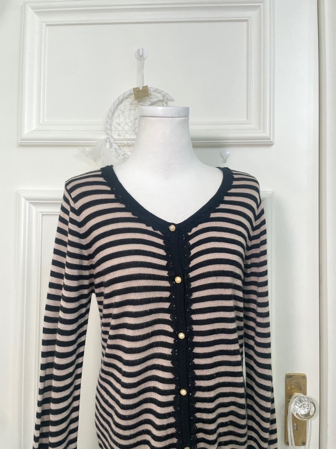 beige gray lace point pearl button cardi 상품이미지5