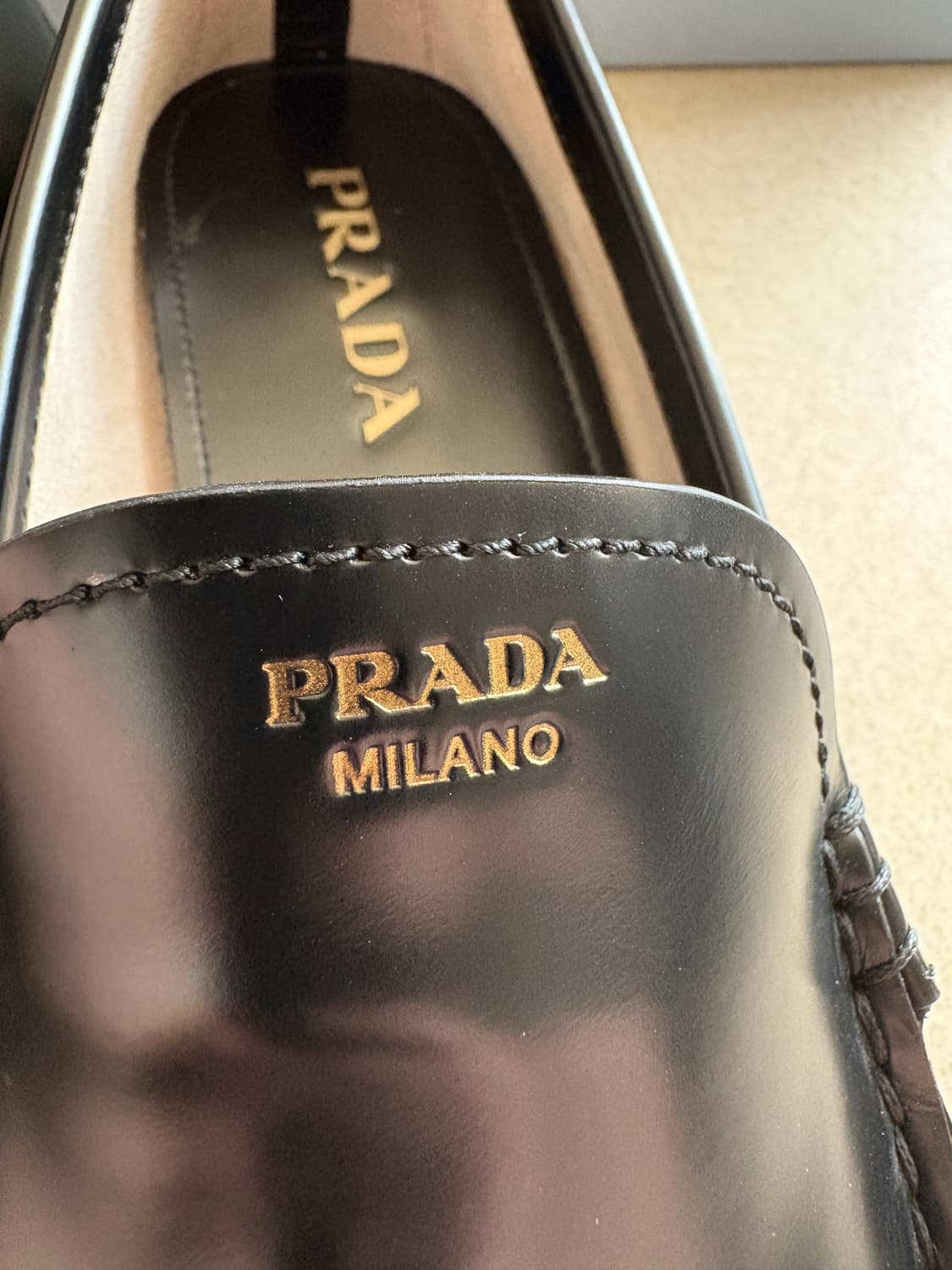 새상품) 프라다 셔링 로퍼 블랙 38.5 상품이미지6