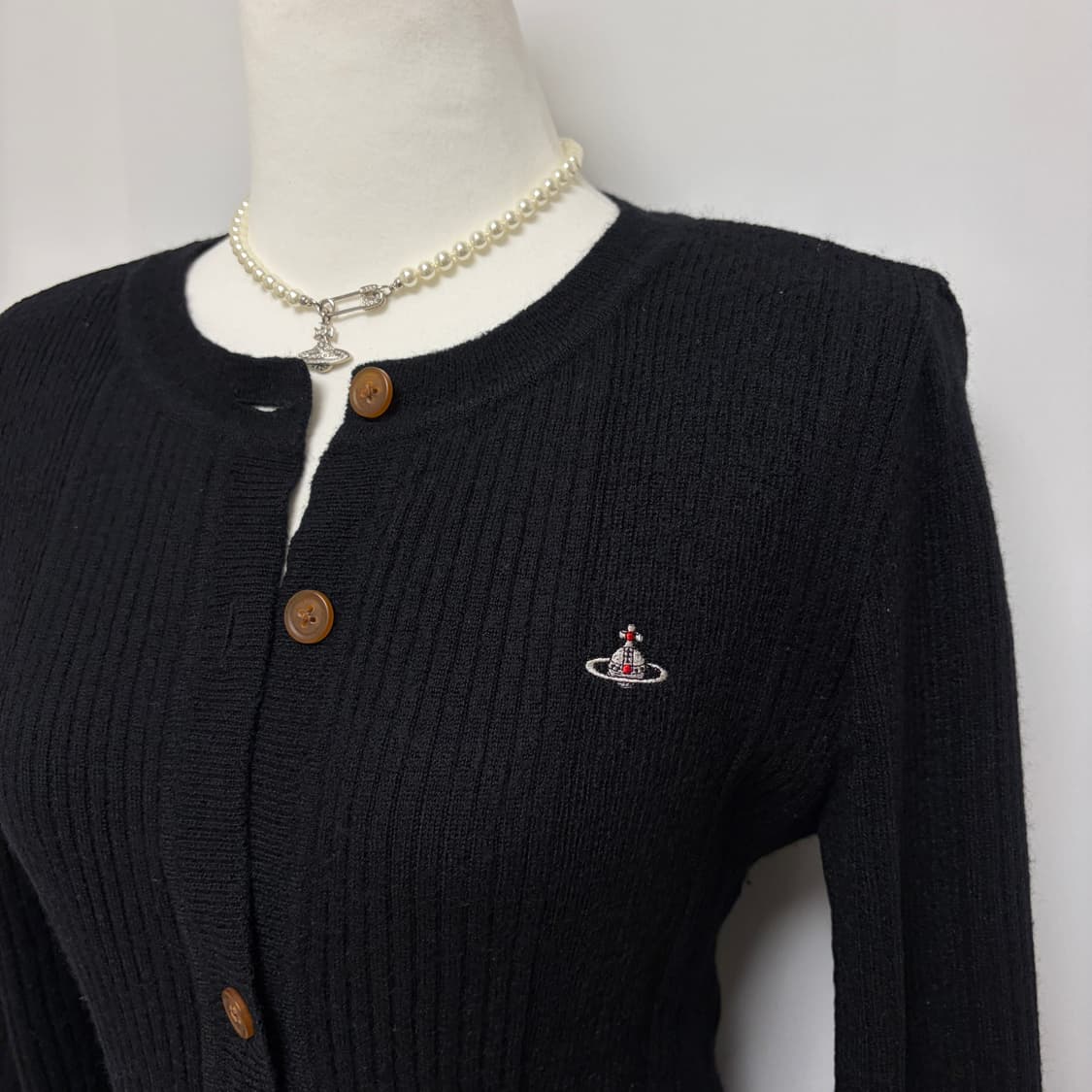 비비안웨스트우드 울 로고 리브 블랙 가디건 상품이미지4