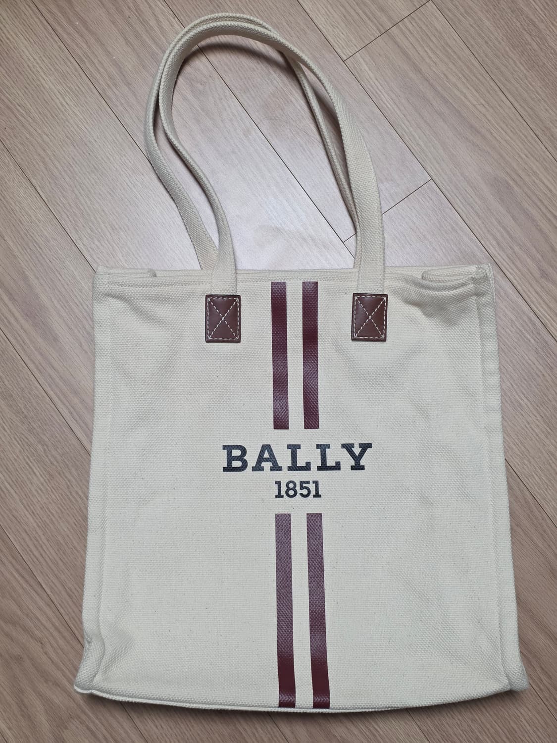 발리 6300068 크리스탈리아 로고 토트백 상품이미지1