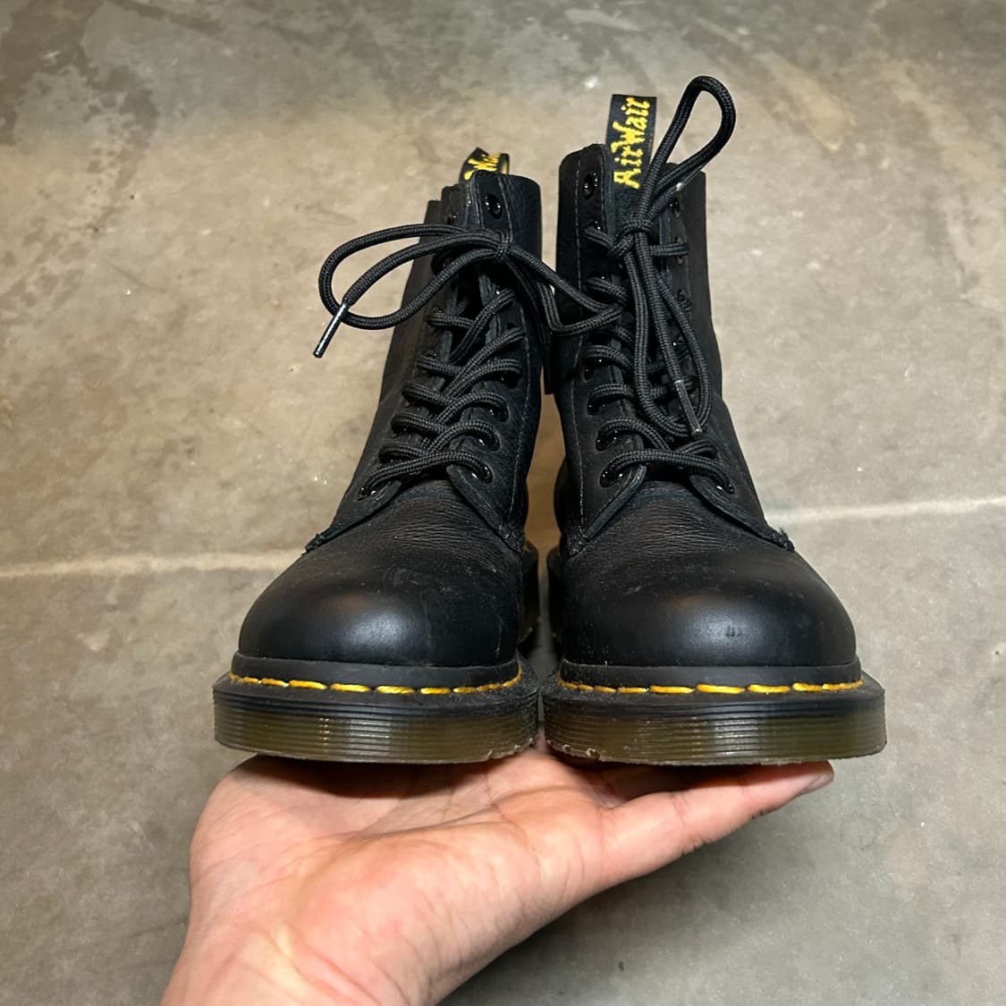 230) 닥터마틴 파스칼 8홀 나파 블랙 부츠 상품이미지5