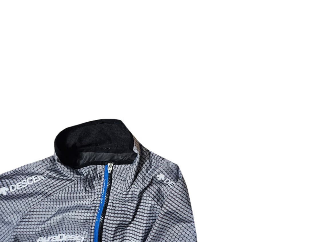 데상트 스트릿 체크 바람막이 자켓 상품이미지3