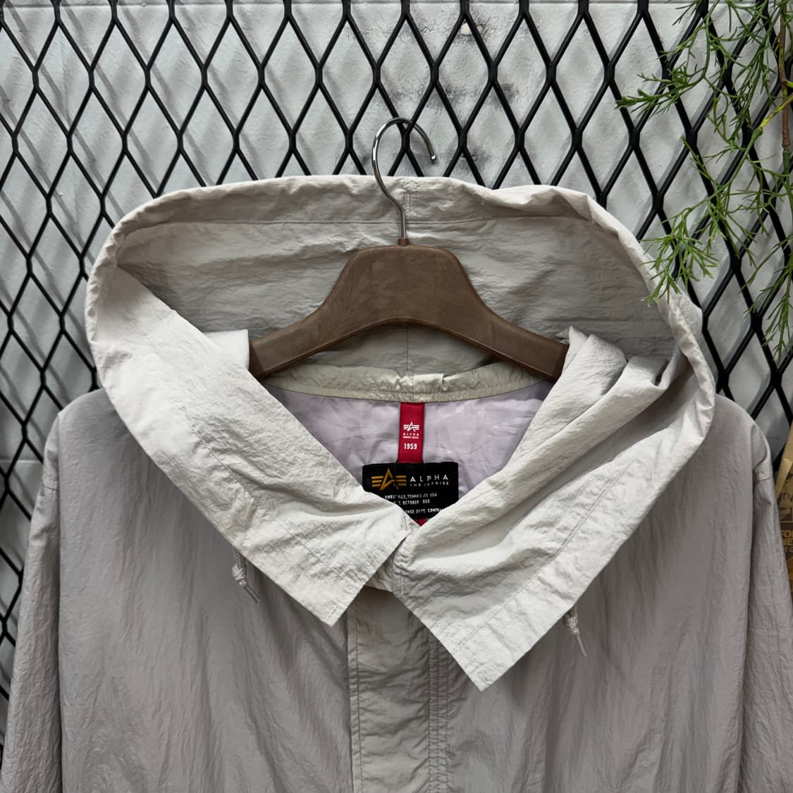 알파인더스트리 크롭 나일론 필드 자켓 전후면 스트링 포인트 그레이 상품이미지3