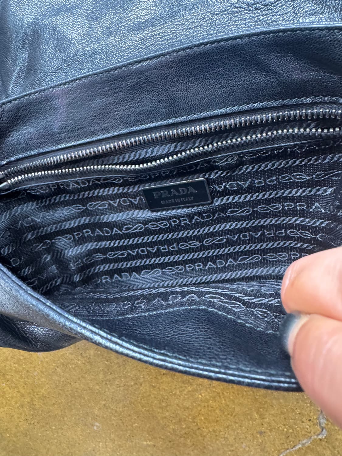 프라다 블랙 레더 숄더 체인백 상품이미지3