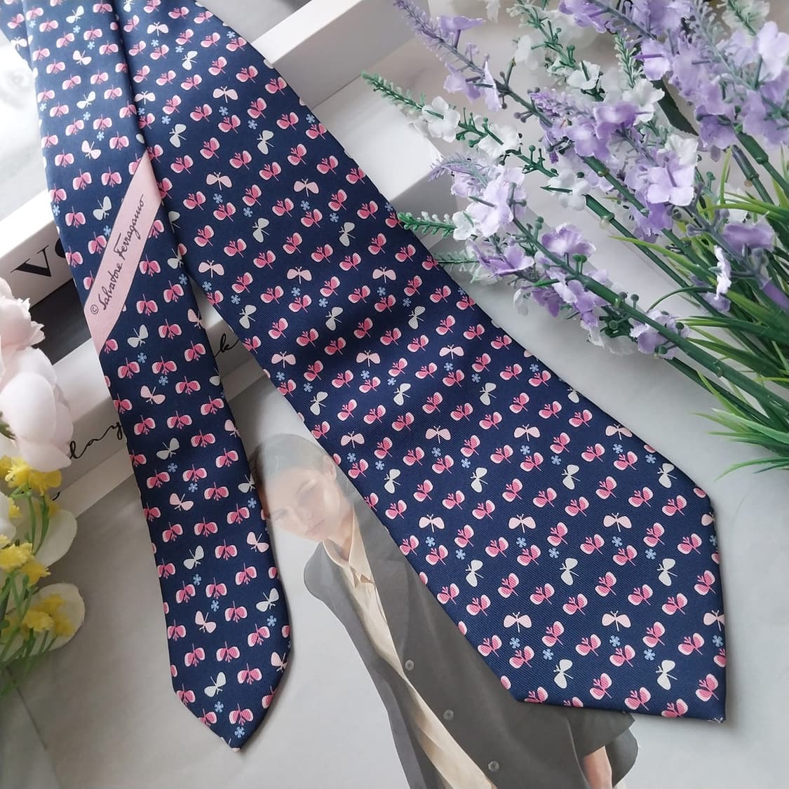 살바토레 페라가모 실크 나비 패턴 넥타이 8.9cm A+등급 K1328
 상품이미지2