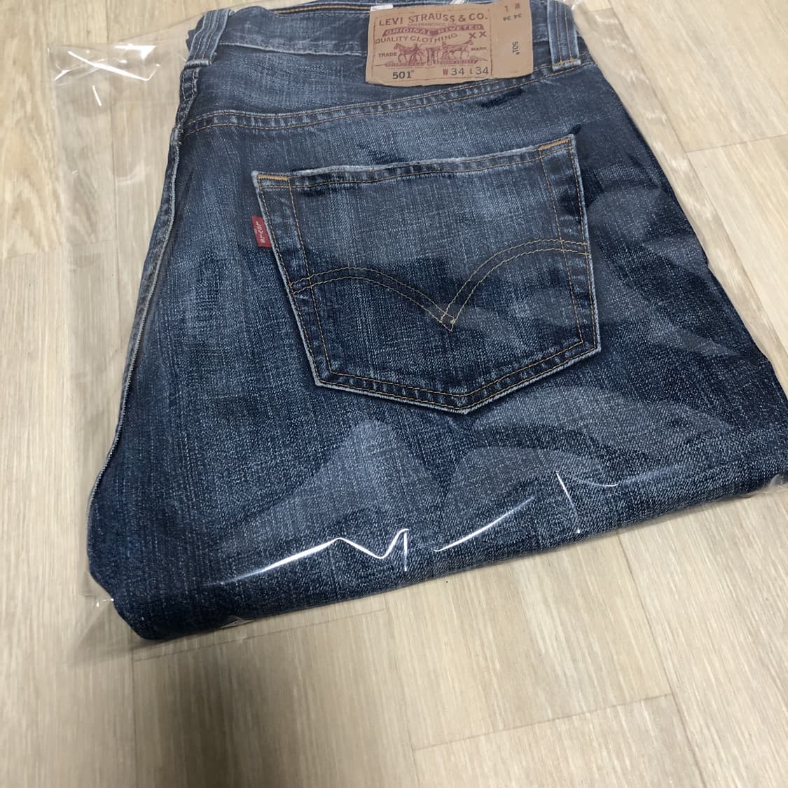 (34) 리바이스 08501-0372 스트레이트핏 하드 워시드 중청 데님 상품이미지10