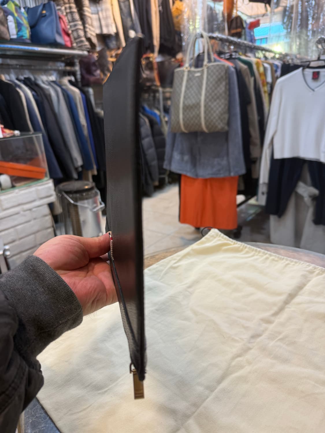 정품 톰브라운 삼색스티지 블랙레더 클러치 팝니다 상품이미지6