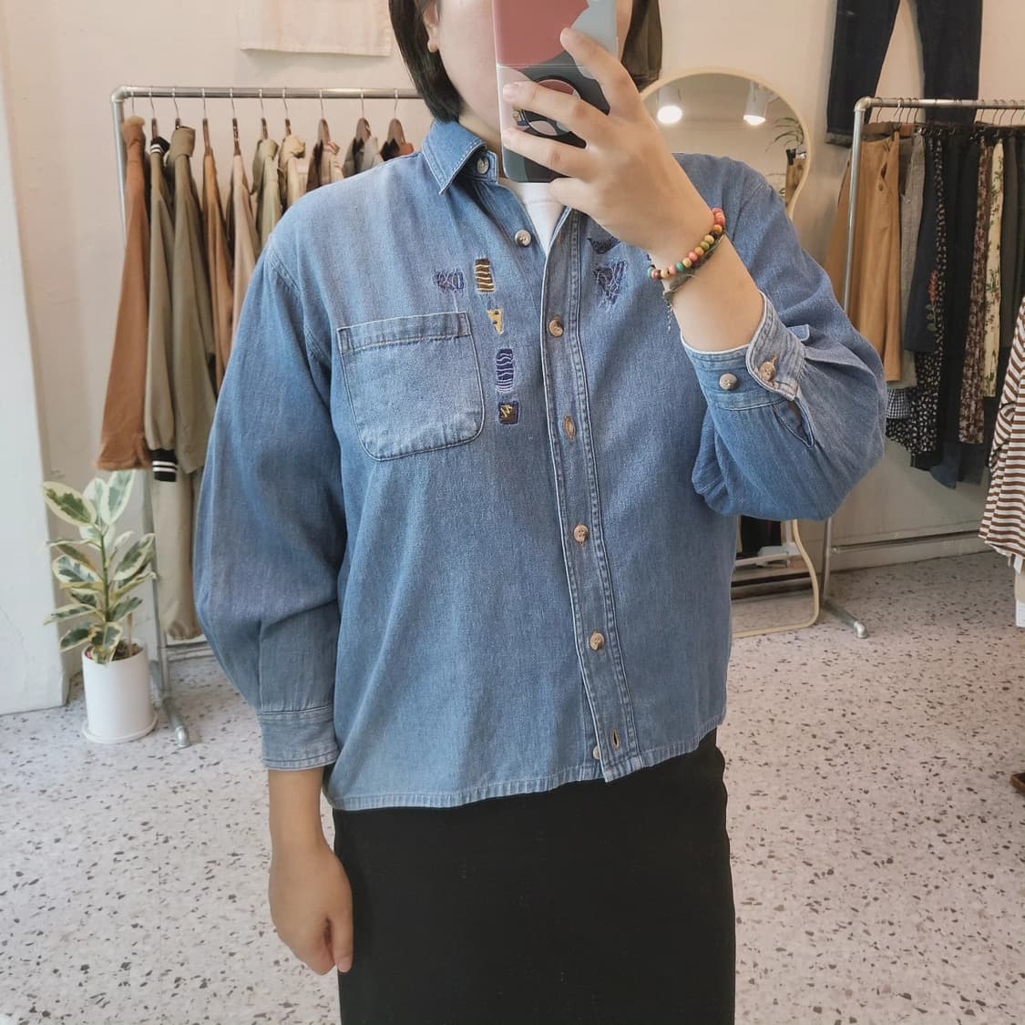 Simple ease 자수 데님셔츠 상품이미지3