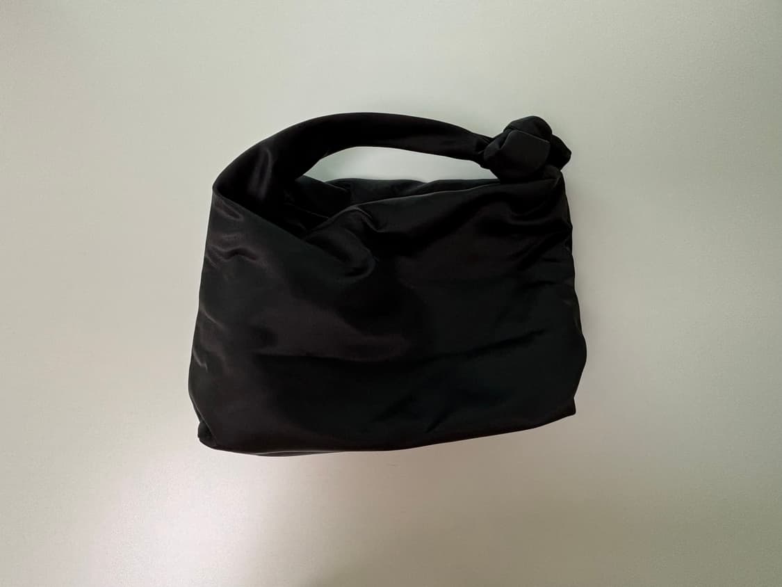 코스 나일론 히치 마이크로 토트백 블랙 (1회착용) 상품이미지2