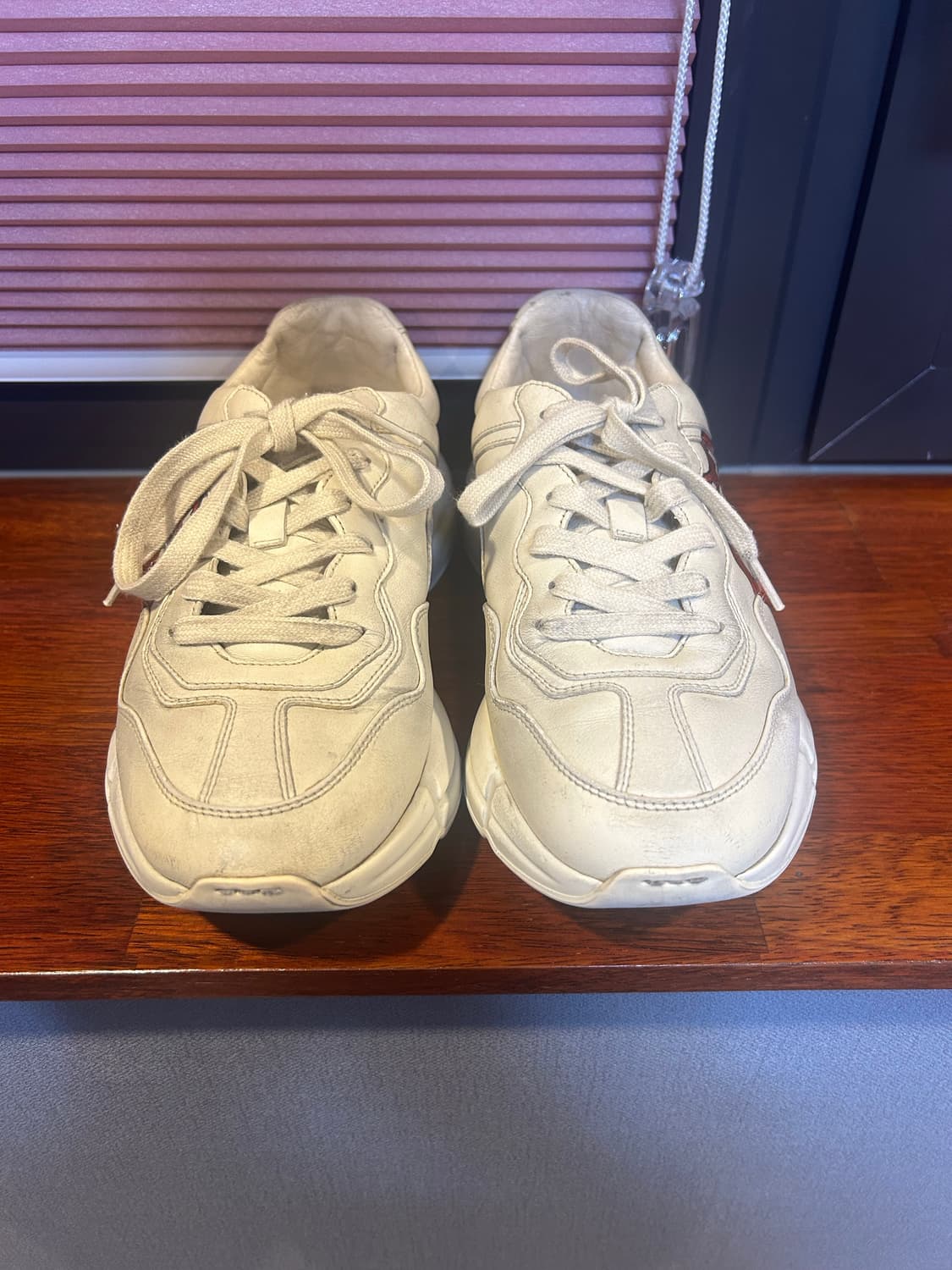 구찌 입술 레더 라이톤 스니커즈 상품이미지3