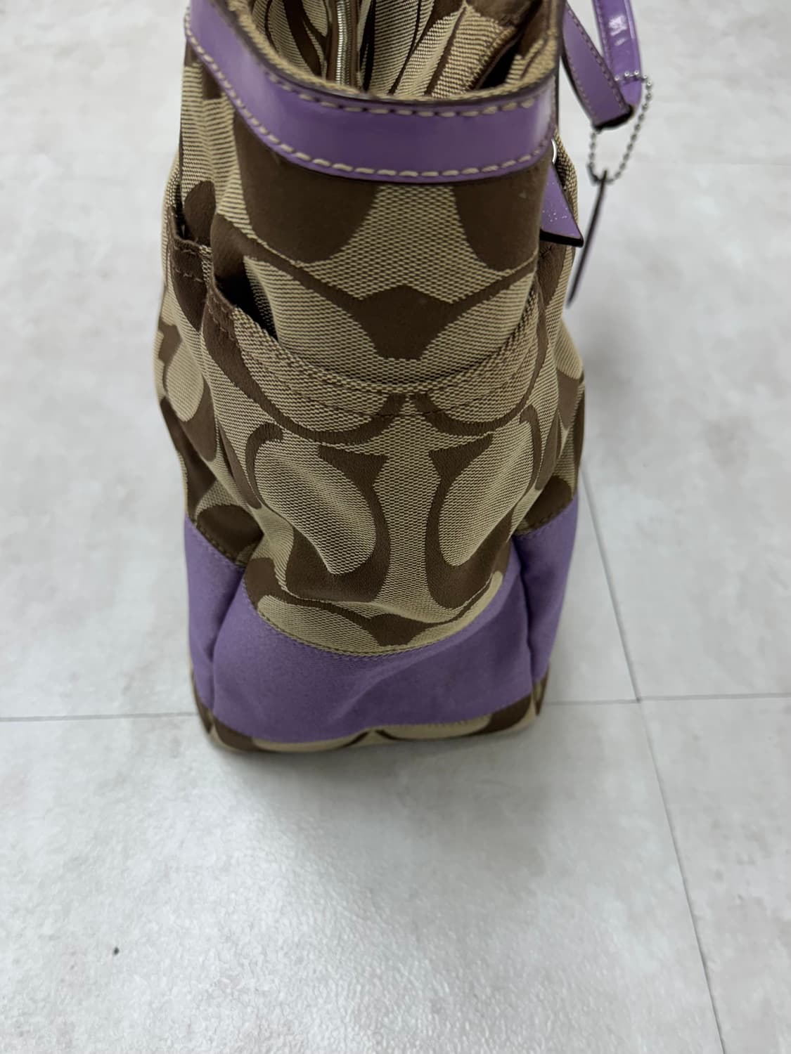 •코치 시그니처 캔버스 퍼플 토트백 상품이미지4