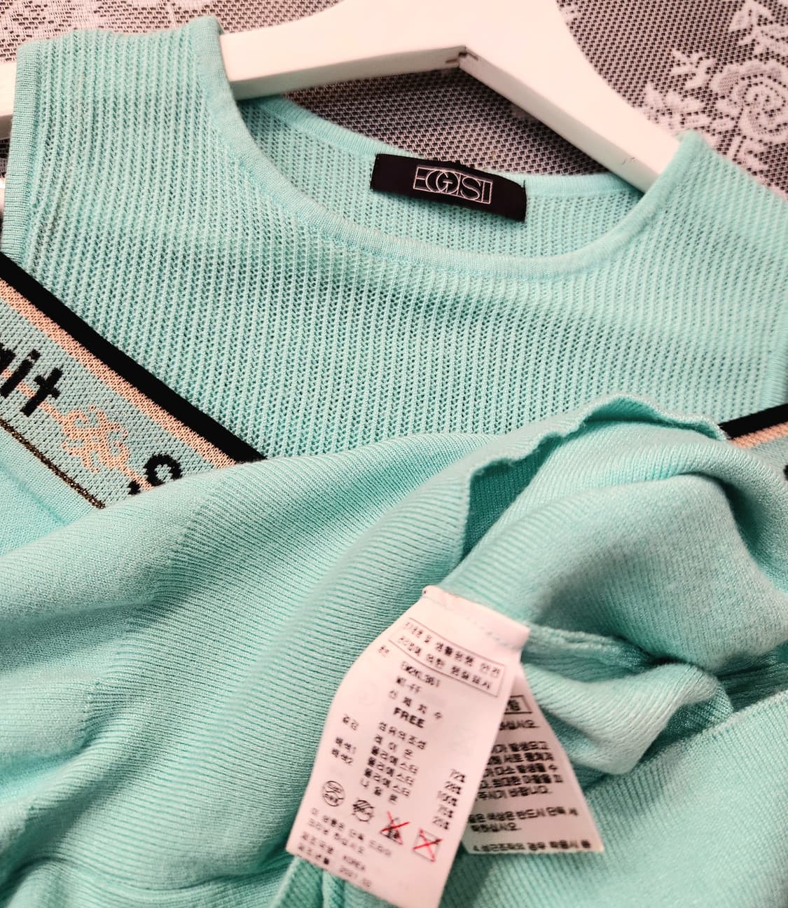 (새상품)에고이스트 레터링포인트 오프숄더 니트 상품이미지6