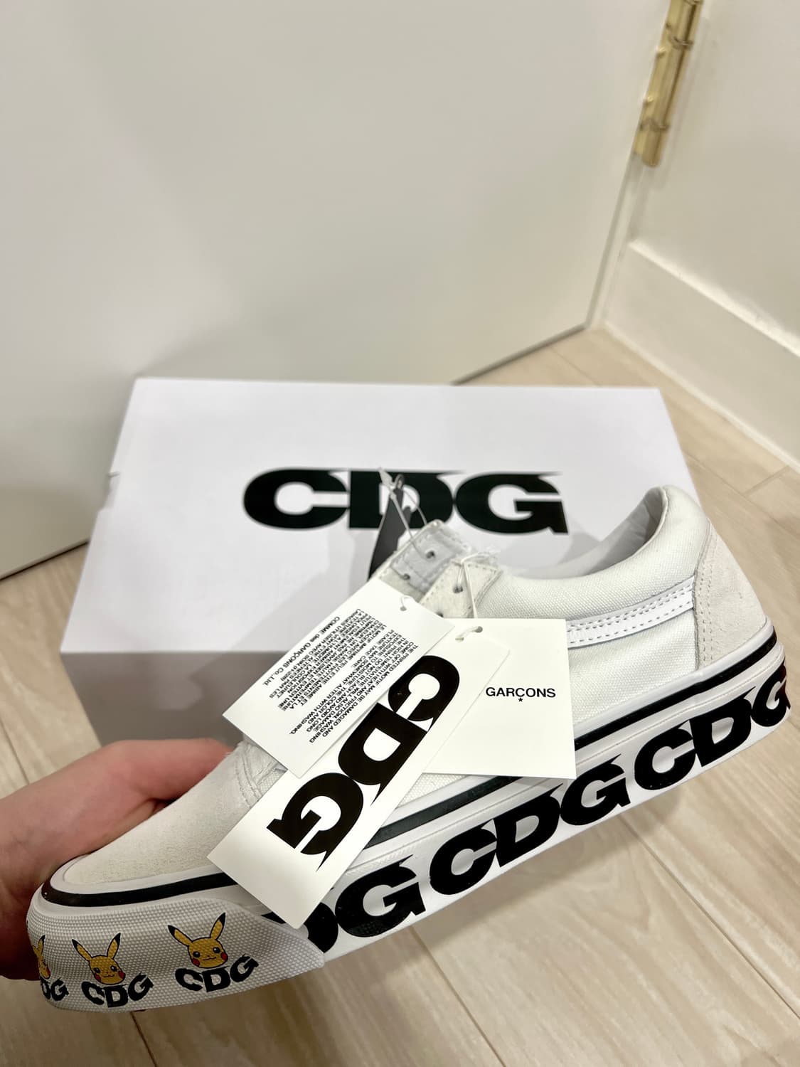 (270)(새상품)반스 볼트 올드스쿨 꼼데가르송 CDG 포켓몬 화이트 상품이미지3