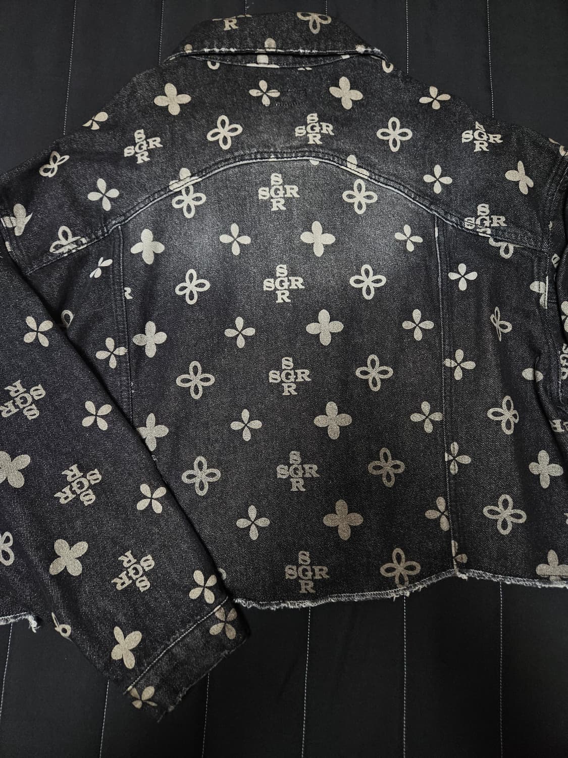 써저리 모노그램 클로버 트러커자켓 블랙 데님 M 상품이미지5