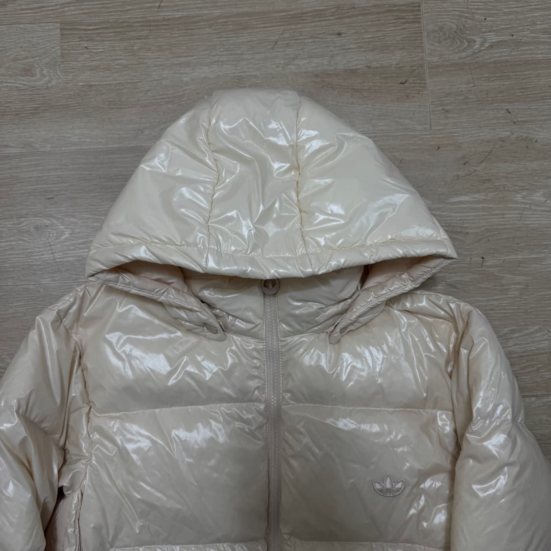 아디다스 덕다운 유광 패딩 상품이미지2