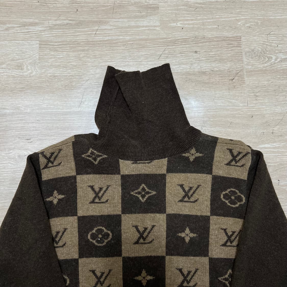 루이비통 여성 모노그램 다미에 패턴 터틀넥 니트 스웨터 [브라운] 38 상품이미지2