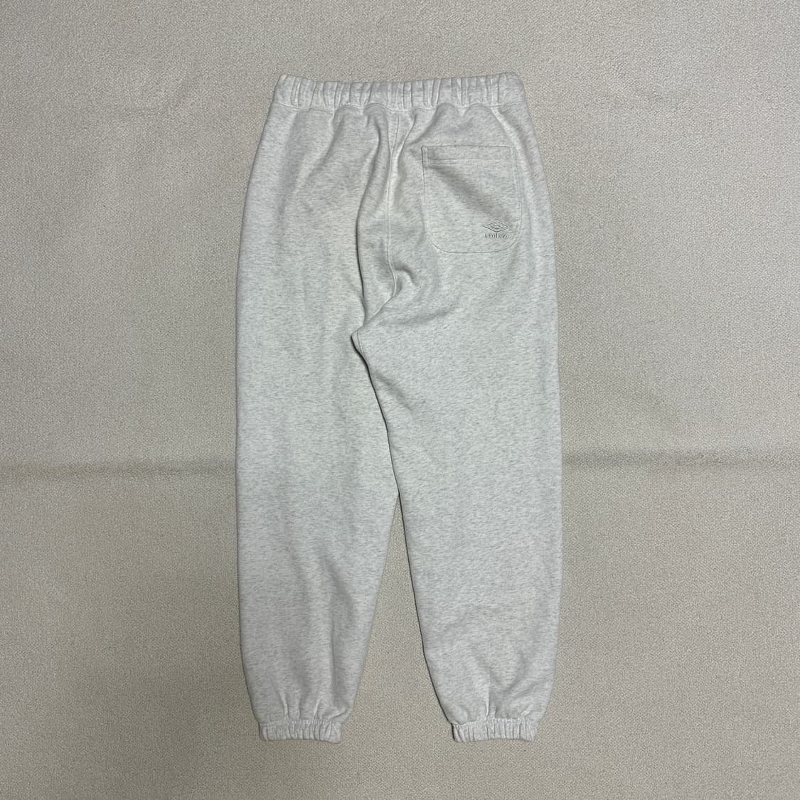 엄브로 뉴 레터링 아트워크 기모 조거 팬츠 상품이미지2