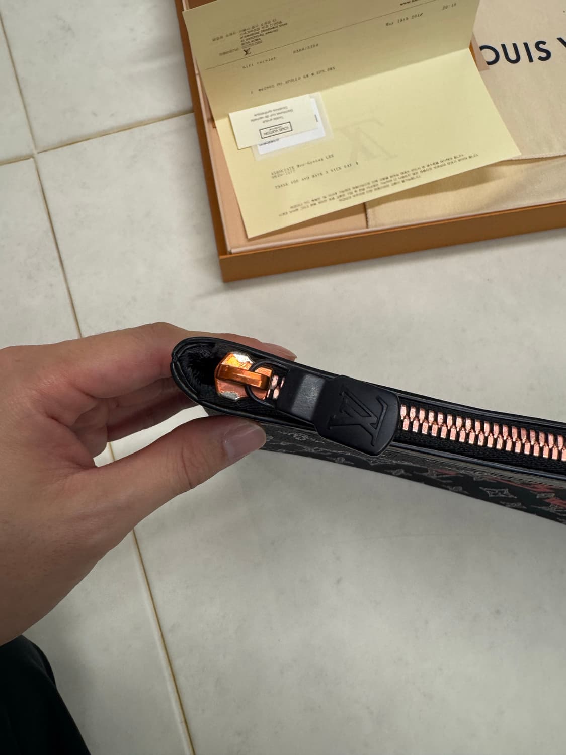 루이비통 업사이드다운 클러치 풀박스 상품이미지3