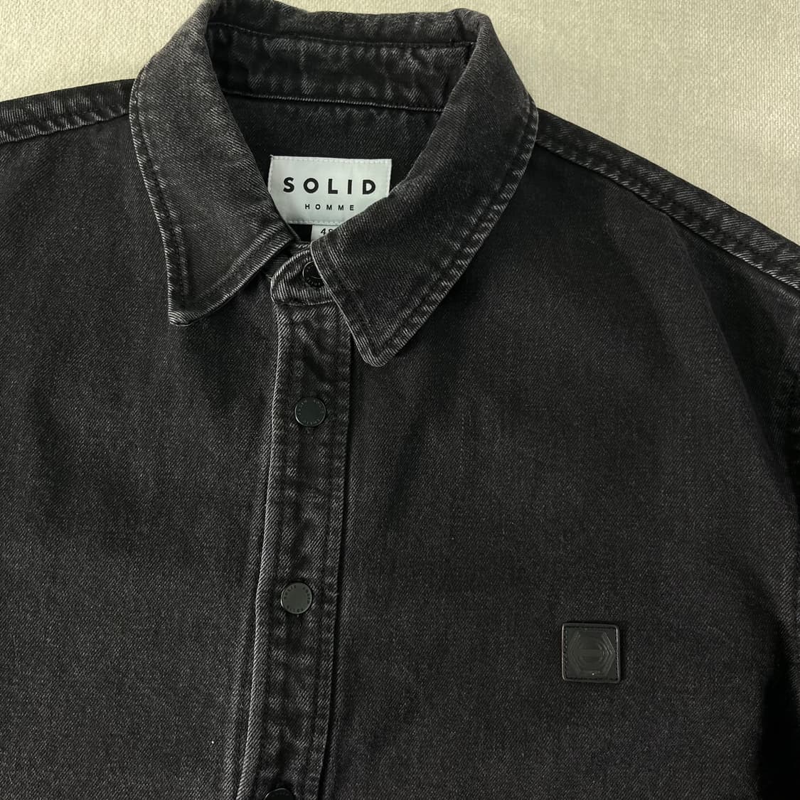 105 솔리드옴므 백로고 흑청 데님 셔츠 자켓 상품이미지3