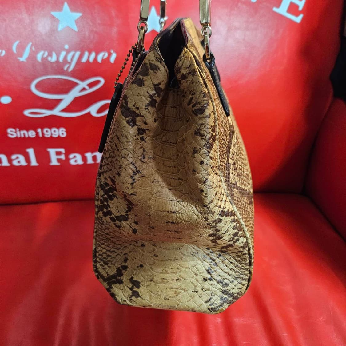 코치(COACH) 파이톤 미네타
엠보싱 가죽 토트백 상품이미지6