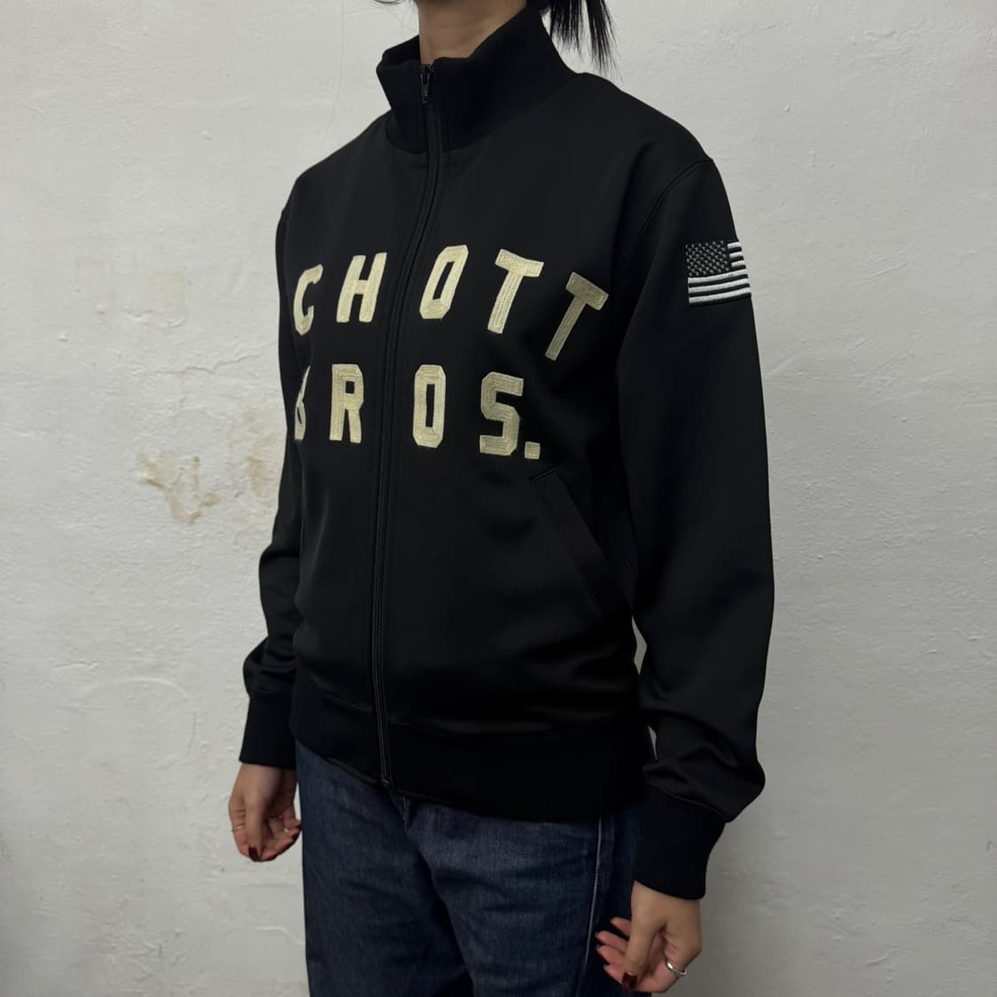 쇼트(Schott) 블랙컬러 양면 자수로고 폴리에스터 하이넥 트랙탑 자켓 상품이미지1