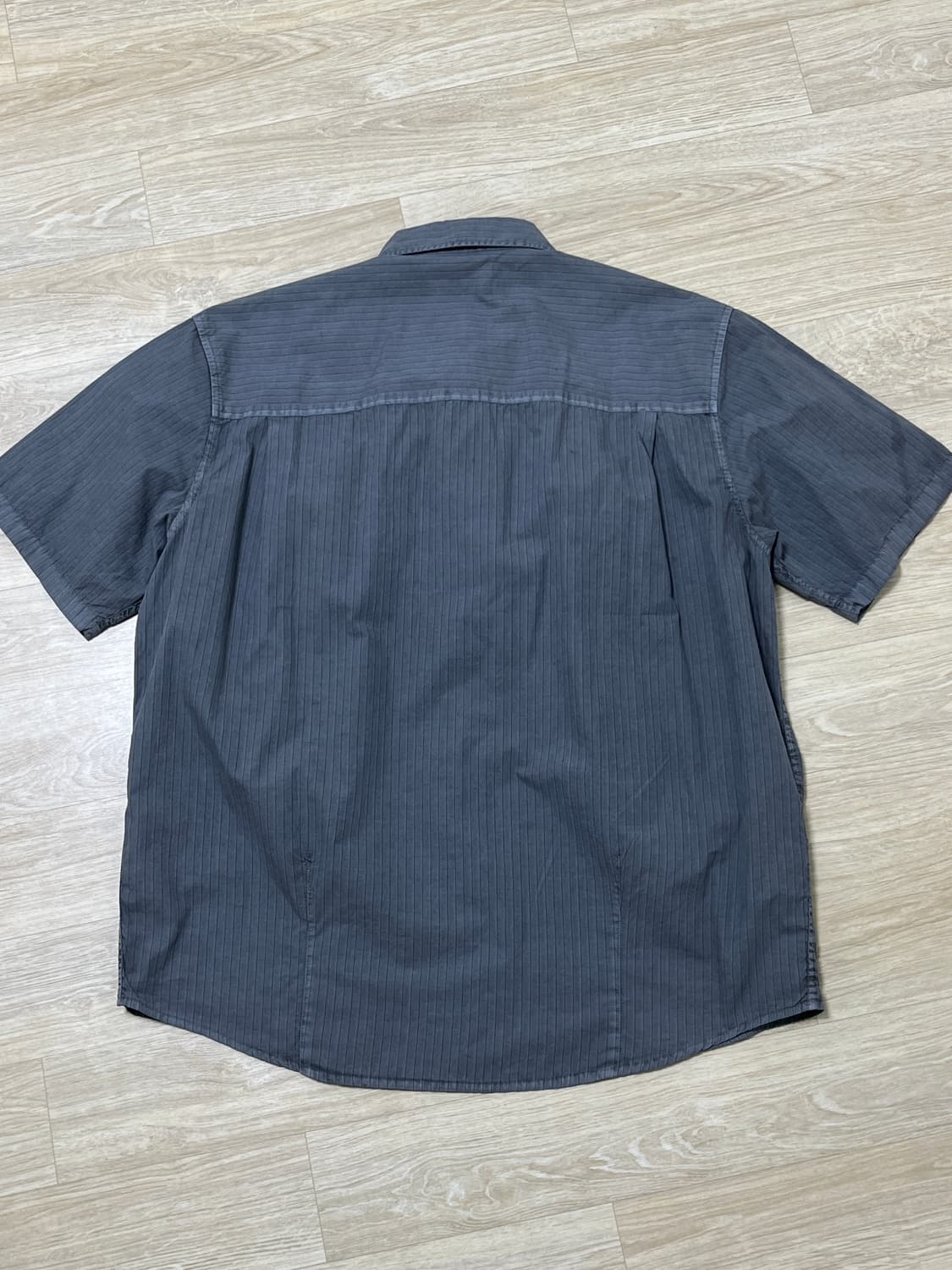 해칭룸 x 드래곤 길들이기 / 본드래곤 자수 하프 셔츠 M 팝니다. 상품이미지2