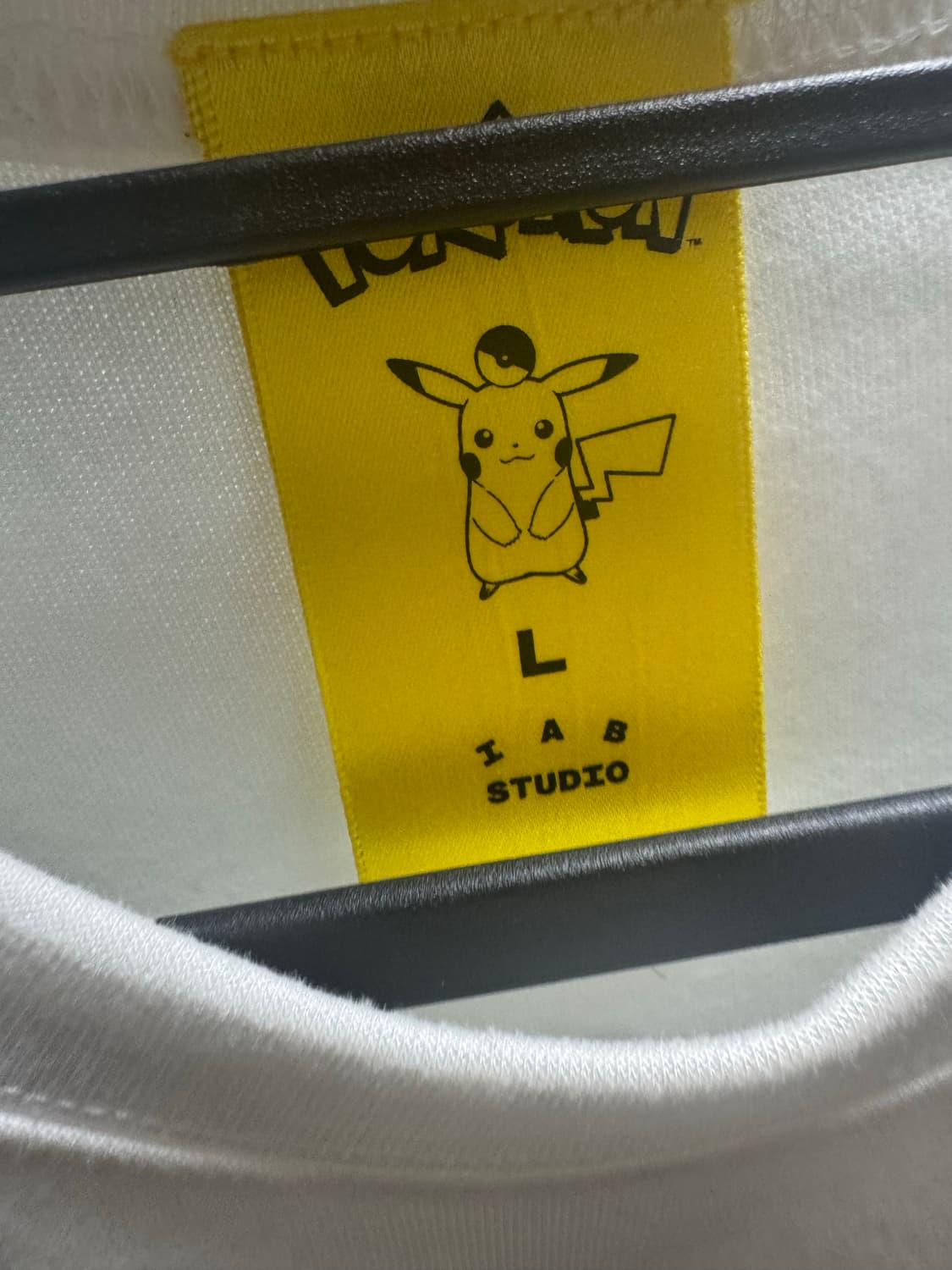 아이앱 스튜디오 x 포켓몬 안농 티셔츠 화이트 상품이미지3