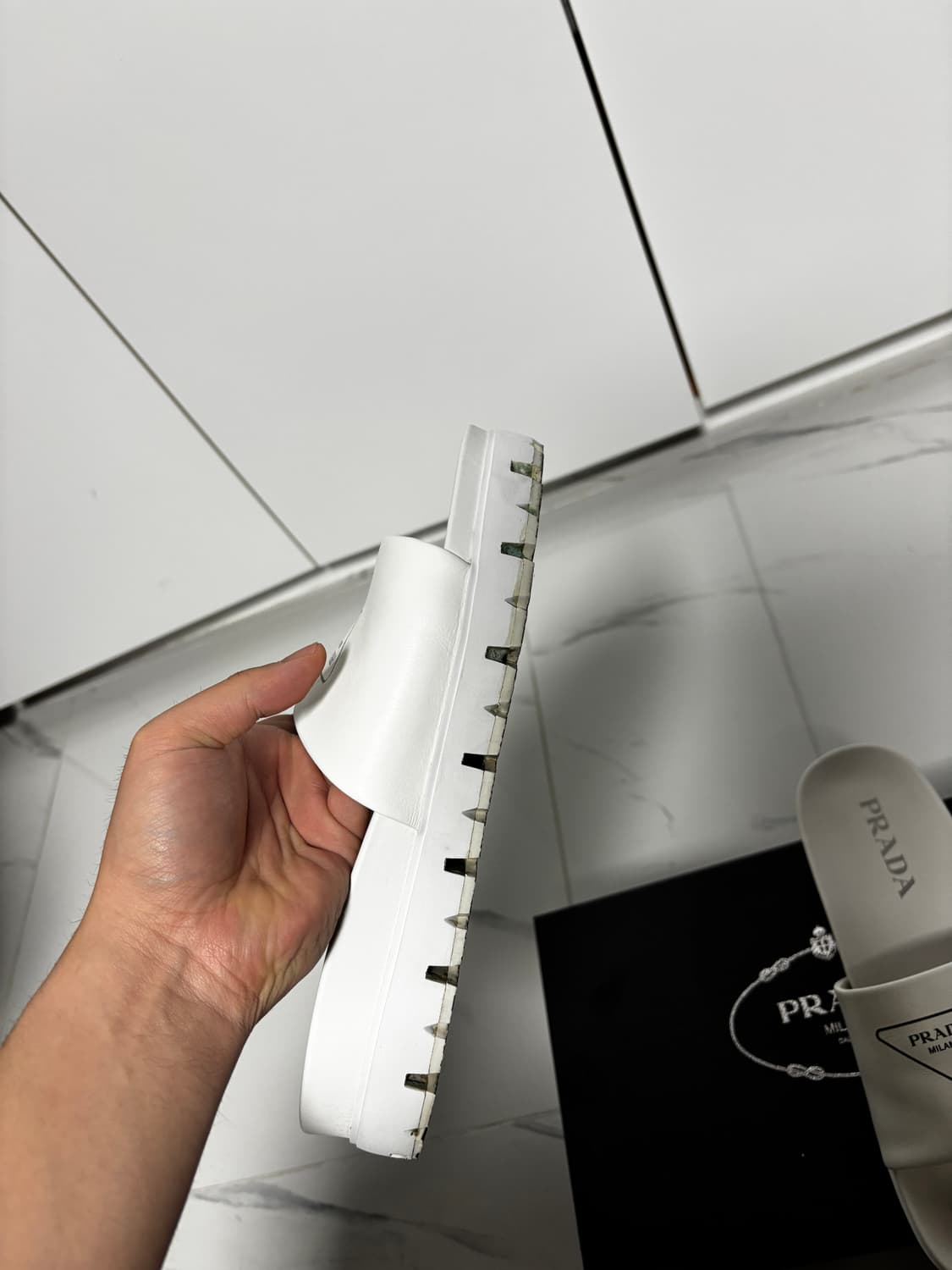 프라다 슬리퍼 판매합니다 상품이미지3