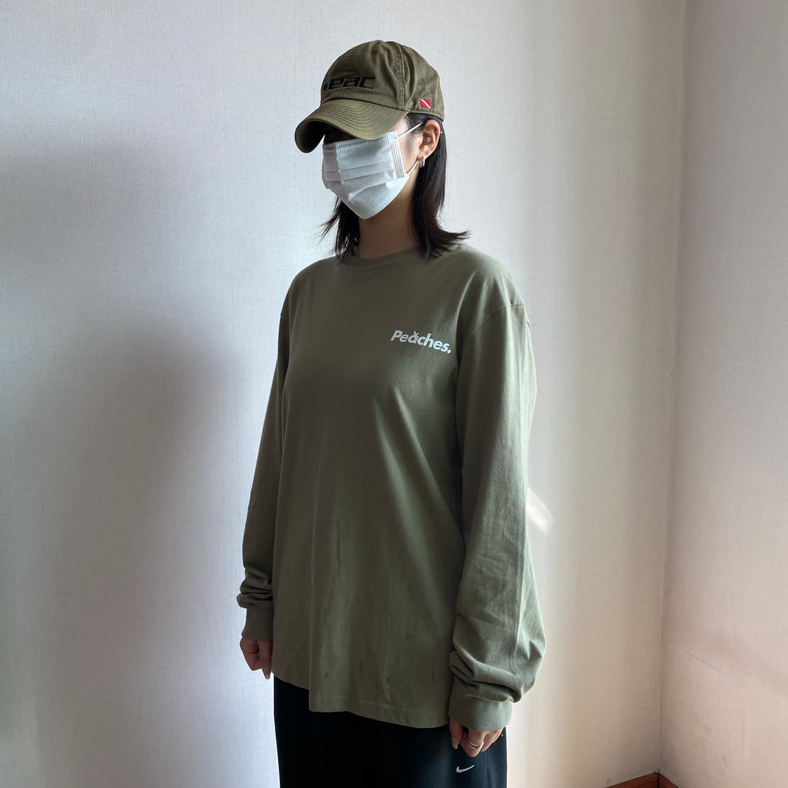 🍑 [Peaches.] 피치스 원 유니버스 롱슬리브 (Khaki) 상품이미지3