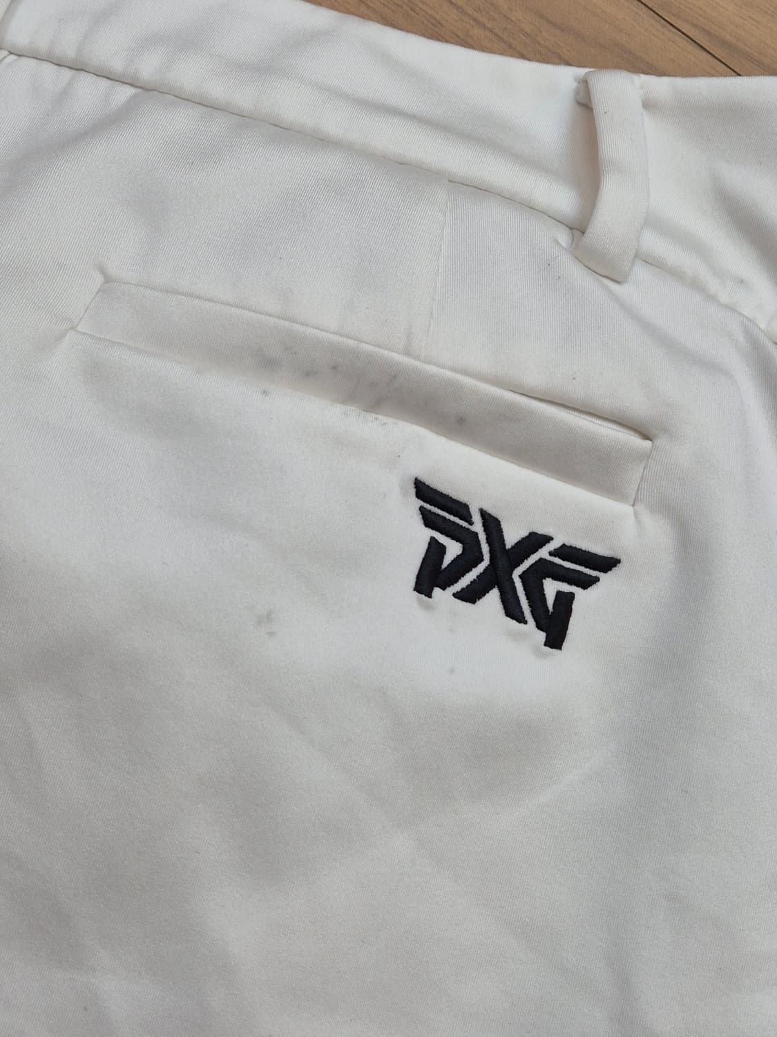 XS 사이즈 PXG 골프 스커트 판매합니다. 화이트 색상이라 어느 상의에 상품이미지3