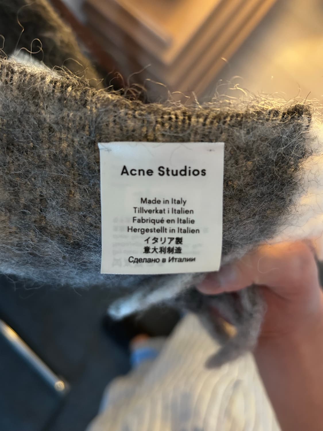 아크네 스튜디오 모헤어 머플러 상품이미지2